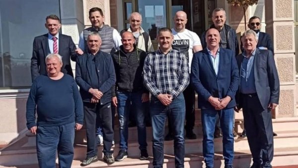 ЛЕП ГЕСТ: Легенде југословенског бокса на вакцинацији у Београду ЛЕП ГЕСТ: Легенде југословенског бокса на вакцинацији у Београду
