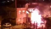 НЕРЕДИ У МОСТАРУ: Сукоб навијача Вележа и Зрињског, једна особа теже повређена(ВИДЕО) НЕРЕДИ У МОСТАРУ: Сукоб навијача Вележа и Зрињског, једна особа теже повређена(ВИДЕО)