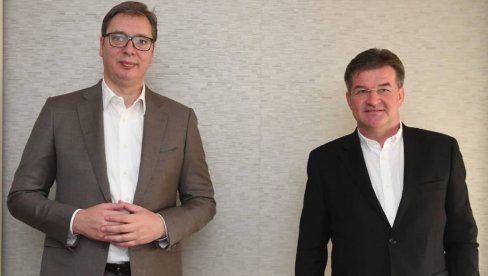 ВУЧИЋ СЕ САСТАО СА ЛАЈЧАКОМ: О дијалогу Београда и Приштине на почетку посете Бриселу (ФОТО) ВУЧИЋ СЕ САСТАО СА ЛАЈЧАКОМ: О дијалогу Београда и Приштине на почетку посете Бриселу (ФОТО)