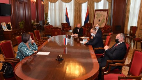 САСТАНАК ПРЕМИЈЕРА СРПСКЕ И САВЕЗА СИНДИКАТА: Повећање јунске плате за раднике у здравству, образовању и полицији САСТАНАК ПРЕМИЈЕРА СРПСКЕ И САВЕЗА СИНДИКАТА: Повећање јунске плате за раднике у здравству, образовању и полицији