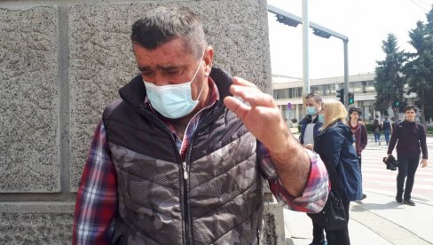 UBIO SAM PETORO LJUDI, SVAKOG DANA ŽIVIM SA TIM: Počelo suđenje za tešku nesreću kod Gornje Trnave - okrivljeni Goran u suzama (VIDEO) UBIO SAM PETORO LJUDI, SVAKOG DANA ŽIVIM SA TIM: Počelo suđenje za tešku nesreću kod Gornje Trnave - okrivljeni Goran u suzama (VIDEO)