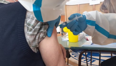 ОБЕ ВАКЦИНЕ ПРИМИЛО 22 ОДСТО ГРАЂАНА: Имунизација у Пиротском округу ОБЕ ВАКЦИНЕ ПРИМИЛО 22 ОДСТО ГРАЂАНА: Имунизација у Пиротском округу