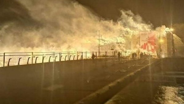 НИШ ЈЕ РАДНИЧКИ: Горела чувена тврђава, Мераклије прославиле 98. рођендан (ВИДЕО) НИШ ЈЕ РАДНИЧКИ: Горела чувена тврђава, Мераклије прославиле 98. рођендан (ВИДЕО)