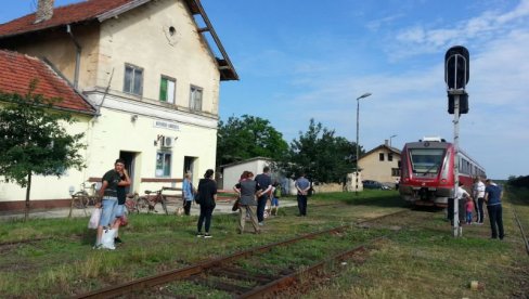ВОЗ НЕ ХАЈЕ ЗА ПУТНИКЕ: Општина Оџаци упутила захтев за регулисање реда вожње од Раткова до Сомбора ВОЗ НЕ ХАЈЕ ЗА ПУТНИКЕ: Општина Оџаци упутила захтев за регулисање реда вожње од Раткова до Сомбора