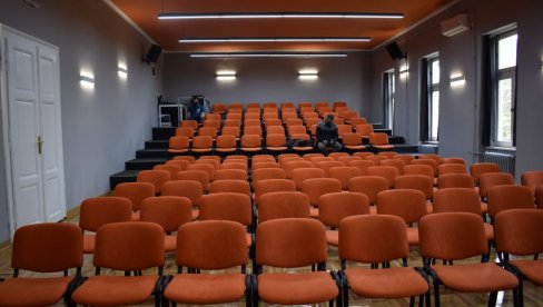 РЕНОВИРАНЕ САЛЕ КУЛТУРНОГ ЦЕНТРА: Успешан заједнички пројекат Кикинде и Западног универзитета из Темишвара РЕНОВИРАНЕ САЛЕ КУЛТУРНОГ ЦЕНТРА: Успешан заједнички пројекат Кикинде и Западног универзитета из Темишвара