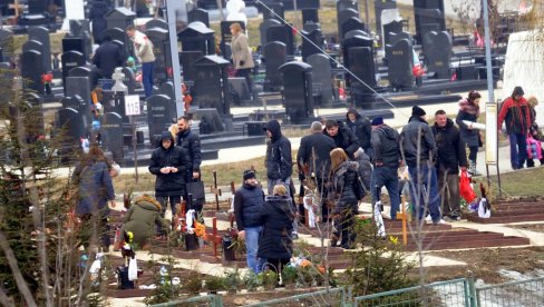 ПРЕМИНУЛИХ ВИШЕ НЕГО ЛАНЕ: Републички завод за статистику изнео податке од броју рођених и умрлих особа ПРЕМИНУЛИХ ВИШЕ НЕГО ЛАНЕ: Републички завод за статистику изнео податке од броју рођених и умрлих особа