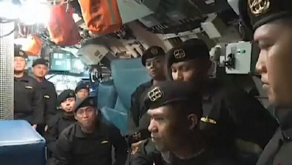 ПОСЛЕДЊИ СНИМАК ИЗ ПОТОНУЛЕ ПОДМОРНИЦЕ: Морнари заједно певају песму Збогом (ВИДЕО) ПОСЛЕДЊИ СНИМАК ИЗ ПОТОНУЛЕ ПОДМОРНИЦЕ: Морнари заједно певају песму Збогом (ВИДЕО)