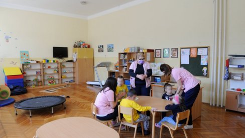 У ВРТИЋИМА МАЊЕ БОЛЕСНЕ ДЕЦЕ: У порасту број малишана у престоничким предшколским установама, здравији и запослени У ВРТИЋИМА МАЊЕ БОЛЕСНЕ ДЕЦЕ: У порасту број малишана у престоничким предшколским установама, здравији и запослени