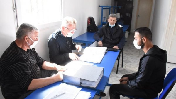 ОТПИС ДУГА ЗА 620 ДОМОВА: Крај вишегодишње агоније - Становници земунске улице постигли договор са Водоводом ОТПИС ДУГА ЗА 620 ДОМОВА: Крај вишегодишње агоније - Становници земунске улице постигли договор са Водоводом