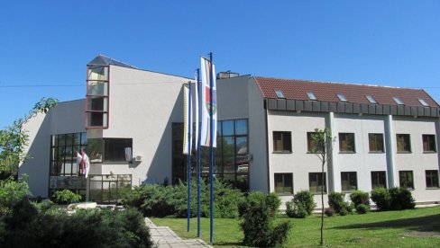 ДЕЦЕНИЈА УСПЕШНОГ РАДА: Јубилеј Факултета за хотелијерство и туризам у Врњачкој Бањи ДЕЦЕНИЈА УСПЕШНОГ РАДА: Јубилеј Факултета за хотелијерство и туризам у Врњачкој Бањи