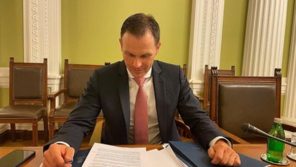 НЕПОСРЕДНО ПРЕД СЕДНИЦУ СКУПШТИНЕ: Министар Мали се огласио на Инстаграму - На дневном реду важни закони за привреду НЕПОСРЕДНО ПРЕД СЕДНИЦУ СКУПШТИНЕ: Министар Мали се огласио на Инстаграму - На дневном реду важни закони за привреду