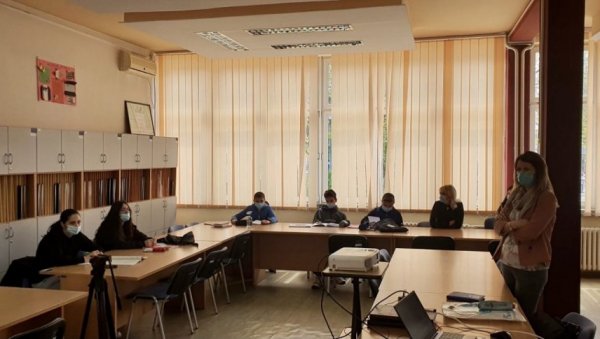 ПРИПРЕМА ЗА МАЛУ МАТУРУ: Пројекат градске општине Обреновац и Канцеларије за младе ПРИПРЕМА ЗА МАЛУ МАТУРУ: Пројекат градске општине Обреновац и Канцеларије за младе
