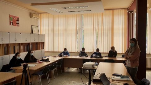 ПРИПРЕМА ЗА МАЛУ МАТУРУ: Пројекат градске општине Обреновац и Канцеларије за младе ПРИПРЕМА ЗА МАЛУ МАТУРУ: Пројекат градске општине Обреновац и Канцеларије за младе