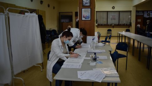 AKCIJA U KIKINDI: Sa sela u grad organizovano na vakcinu AKCIJA U KIKINDI: Sa sela u grad organizovano na vakcinu