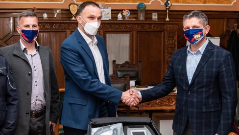 ДРОГА ТЕСТ НА ДАР ПОЛИЦИЈИ: Биће коришћен у контроли саобраћаја у Зрењанину ДРОГА ТЕСТ НА ДАР ПОЛИЦИЈИ: Биће коришћен у контроли саобраћаја у Зрењанину