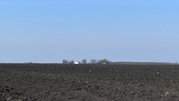 ДО ЗАКУПА ДРЖАВНИХ ЊИВА УЗ - КЛИК: У Кикинди други круг лицитације за пољопривредно земљиште ДО ЗАКУПА ДРЖАВНИХ ЊИВА УЗ - КЛИК: У Кикинди други круг лицитације за пољопривредно земљиште