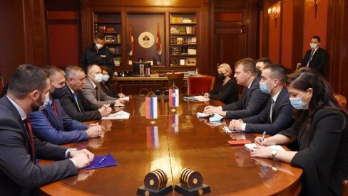 БРАТСКЕ ВЕЗЕ СУ НЕРАСКИДИВЕ: Председник покрајинске владе Игор Мировић у посети Републици Српској БРАТСКЕ ВЕЗЕ СУ НЕРАСКИДИВЕ: Председник покрајинске владе Игор Мировић у посети Републици Српској