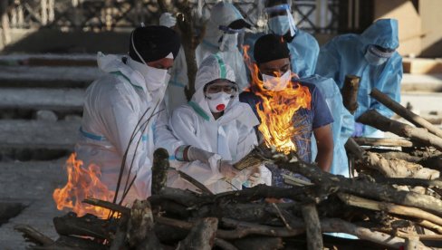 КОРОНА ПАКАО ЈЕ МОГАО ДА СЕ СПРЕЧИ: У Индији се и даље ломаче не гасе, а болнице не празне КОРОНА ПАКАО ЈЕ МОГАО ДА СЕ СПРЕЧИ: У Индији се и даље ломаче не гасе, а болнице не празне
