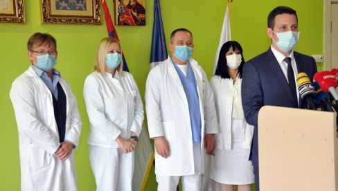 EPIDEMIOLOŠKA SITUACIJA U RS SE STABILIZUJE? Direktor Instituta za javno zdravstvo posetio bolnicu u Bijeljini EPIDEMIOLOŠKA SITUACIJA U RS SE STABILIZUJE? Direktor Instituta za javno zdravstvo posetio bolnicu u Bijeljini