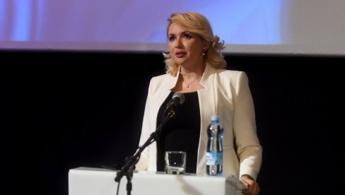 НЕМА МНОГО ПРОСТОРА ЗА ПОПУШТАЊЕ МЕРА: Дарија Кисић Тепавчевић пред кризни штаб - Још дуго неће бити масовног окупљања у затвореном! НЕМА МНОГО ПРОСТОРА ЗА ПОПУШТАЊЕ МЕРА: Дарија Кисић Тепавчевић пред кризни штаб - Још дуго неће бити масовног окупљања у затвореном!