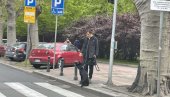 HRVATSKI GLUMAC NA TAŠMAJDANU: Leon Lučev uživa u jutarnjoj šetnji Beogradom