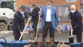 ВУЧИЋ ПОЛОЖИО КАМЕН ТЕМЕЉАЦ: Једини лек је вакцинација, после ковида болница ће служити као интензивна нега (ВИДЕО) ВУЧИЋ ПОЛОЖИО КАМЕН ТЕМЕЉАЦ: Једини лек је вакцинација, после ковида болница ће служити као интензивна нега (ВИДЕО)