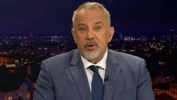 ХРВАТСКИ НОВИНАР ИСМЕЈАО ВЛАСТ У ЗАГРЕБУ: Нека се јави Ђуро Ђургузовић са супругом, у 8 и 15... - овако тече вакцинација (ВИДЕО) ХРВАТСКИ НОВИНАР ИСМЕЈАО ВЛАСТ У ЗАГРЕБУ: Нека се јави Ђуро Ђургузовић са супругом, у 8 и 15... - овако тече вакцинација (ВИДЕО)