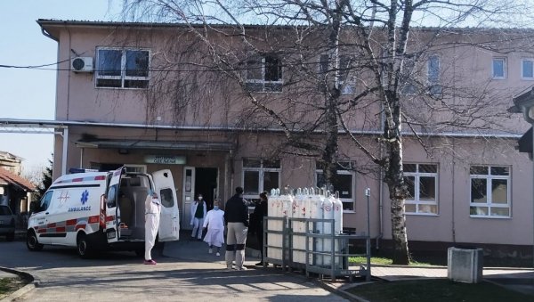 ОПЕТ ПОРАСТ БРОЈА ХОСПИТАЛИЗОВАНИХ У ПАРАЋИНУ: На ковид одељењу данас 47 пацијената после десет пријема и само два отпуста ОПЕТ ПОРАСТ БРОЈА ХОСПИТАЛИЗОВАНИХ У ПАРАЋИНУ: На ковид одељењу данас 47 пацијената после десет пријема и само два отпуста