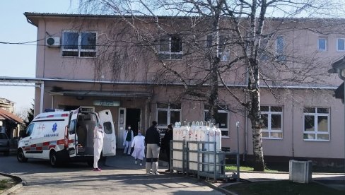 ОПЕТ ПОРАСТ БРОЈА ХОСПИТАЛИЗОВАНИХ У ПАРАЋИНУ: На ковид одељењу данас 47 пацијената после десет пријема и само два отпуста ОПЕТ ПОРАСТ БРОЈА ХОСПИТАЛИЗОВАНИХ У ПАРАЋИНУ: На ковид одељењу данас 47 пацијената после десет пријема и само два отпуста