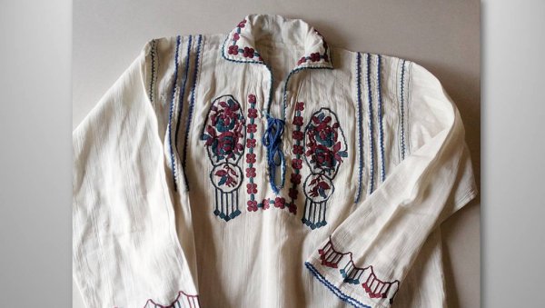 ИЗЛОЖБА ФОТОГРАФИЈА ДАНИЈЕЛЕ БАРБУЛОВ ПОПОВ: Културни догађај посвећен румунској традиционалној кошуљи из Баната (ФОТО) ИЗЛОЖБА ФОТОГРАФИЈА ДАНИЈЕЛЕ БАРБУЛОВ ПОПОВ: Културни догађај посвећен румунској традиционалној кошуљи из Баната (ФОТО)
