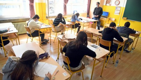 DETALJAN DOGOVOR O MALOJ MATURI: Zasedala Komisija za sprovođenje završnog ispita DETALJAN DOGOVOR O MALOJ MATURI: Zasedala Komisija za sprovođenje završnog ispita