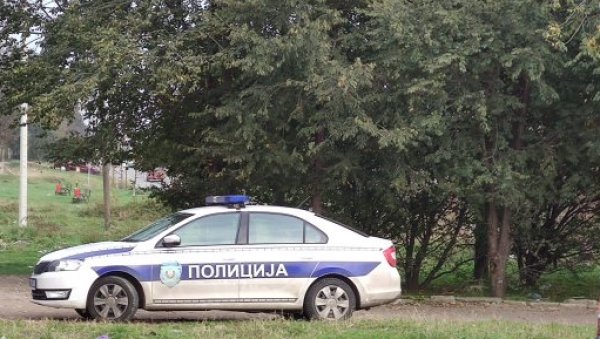 СКОЧИО У БЕГЕЈ ДА БИ ПОБЕГАО ОД ПОЛИЦИЈЕ: Филмско хапшење у Зрењанину, мушкарац осумњичен да је прогањао жену СКОЧИО У БЕГЕЈ ДА БИ ПОБЕГАО ОД ПОЛИЦИЈЕ: Филмско хапшење у Зрењанину, мушкарац осумњичен да је прогањао жену