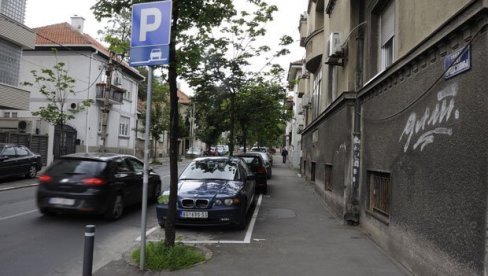 ПАРКИНГ БЕСПЛАТАН ПЕТ ДАНА: На Велики петак скраћено радно време, у понедељак и уторак уобичајено ПАРКИНГ БЕСПЛАТАН ПЕТ ДАНА: На Велики петак скраћено радно време, у понедељак и уторак уобичајено