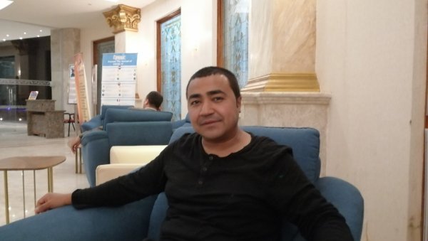 НЕ ЗНАМ СРПСКЕ ПАДЕЖЕ, АЛИ НЕ ЗНАЈУ ИХ НИ СРБИ: Медхат Натхан (36) једaн од ретких египатских водича у Хургади који говори нашки НЕ ЗНАМ СРПСКЕ ПАДЕЖЕ, АЛИ НЕ ЗНАЈУ ИХ НИ СРБИ: Медхат Натхан (36) једaн од ретких египатских водича у Хургади који говори нашки