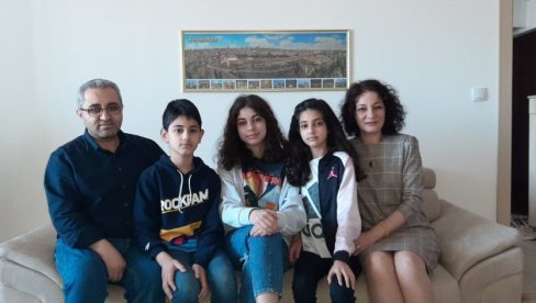 ХАЈТАМ И ИМАН, ЛЕКАРИ КОЈЕ СРБИ ОБОЖАВАЈУ: Доктор из Јерусалима са супругом из Јордана одабраo да им Србија буде друга домовина ХАЈТАМ И ИМАН, ЛЕКАРИ КОЈЕ СРБИ ОБОЖАВАЈУ: Доктор из Јерусалима са супругом из Јордана одабраo да им Србија буде друга домовина