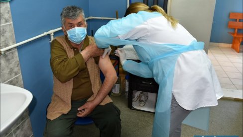 РЕГИОН ПОМНО ПРАТИ ВАКЦИНАЦИЈУ У СРБИЈИ: Влада додатно стимулише примање цепива РЕГИОН ПОМНО ПРАТИ ВАКЦИНАЦИЈУ У СРБИЈИ: Влада додатно стимулише примање цепива