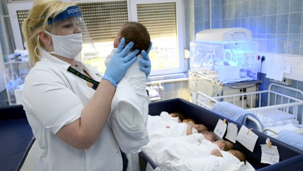 БЕБАМА ОД 500 ДО 1.000 ЕВРА: Из Министарства финансија најављују исплату надокнаде после техничког ребаланса на наредној седници владе БЕБАМА ОД 500 ДО 1.000 ЕВРА: Из Министарства финансија најављују исплату надокнаде после техничког ребаланса на наредној седници владе