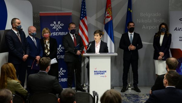 НИКОЛА ТЕСЛА ЛЕТИ ЗА ЊУЈОРК: Ана Брнабић испратила нови авион Ер Србије на први лет за САД (ВИДЕО) НИКОЛА ТЕСЛА ЛЕТИ ЗА ЊУЈОРК: Ана Брнабић испратила нови авион Ер Србије на први лет за САД (ВИДЕО)