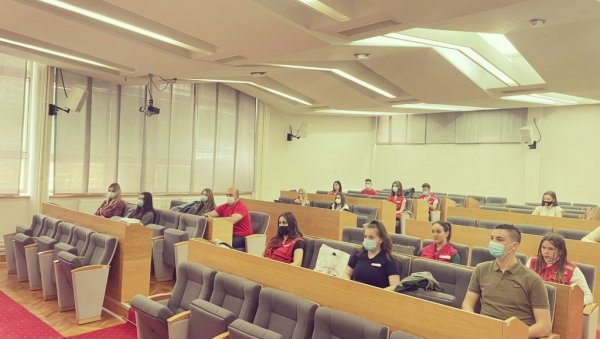 НАГРАДЕ ЗА ВОЛОНТЕРЕ АНГАЖОВАНЕ У ИМУНИЗАЦИЈИ: Трстеник мисли на пожртвоване младе људе НАГРАДЕ ЗА ВОЛОНТЕРЕ АНГАЖОВАНЕ У ИМУНИЗАЦИЈИ: Трстеник мисли на пожртвоване младе људе