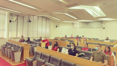 НАГРАДЕ ЗА ВОЛОНТЕРЕ АНГАЖОВАНЕ У ИМУНИЗАЦИЈИ: Трстеник мисли на пожртвоване младе људе НАГРАДЕ ЗА ВОЛОНТЕРЕ АНГАЖОВАНЕ У ИМУНИЗАЦИЈИ: Трстеник мисли на пожртвоване младе људе