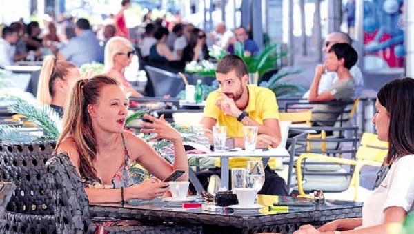 СТИЖЕ 200.000 ДОЗА ИЗ КИНЕ: Министарка Боровинић Бојовић најавила почетак масовне вакцинације наредних дана СТИЖЕ 200.000 ДОЗА ИЗ КИНЕ: Министарка Боровинић Бојовић најавила почетак масовне вакцинације наредних дана