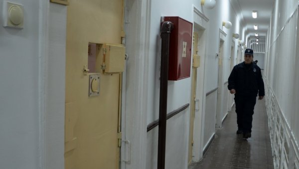 ПОДИГНУТА ОПТУЖНИЦА ЗА ПОКУШАЈ УБИСТВА: Оштрим предметом убо затвореника у врат ПОДИГНУТА ОПТУЖНИЦА ЗА ПОКУШАЈ УБИСТВА: Оштрим предметом убо затвореника у врат