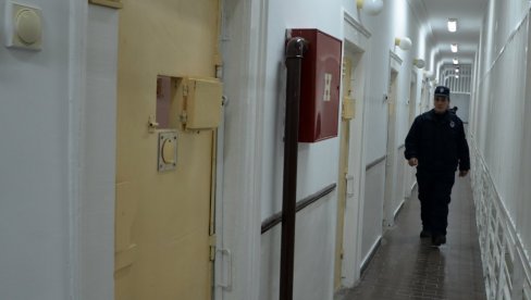 VELIKO SRCE IZA REŠETAKA: Niški osuđenici za nekoliko dana prikupili skoro 300.000 dinara za lečenje malog Gavrila VELIKO SRCE IZA REŠETAKA: Niški osuđenici za nekoliko dana prikupili skoro 300.000 dinara za lečenje malog Gavrila