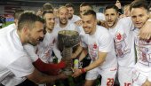 ЗВЕЗДА ПРОСЛАВИЛА ТИТУЛУ: Борјан подигао пехар, играчи нису скидали осмех са лица (ФОТО) ЗВЕЗДА ПРОСЛАВИЛА ТИТУЛУ: Борјан подигао пехар, играчи нису скидали осмех са лица (ФОТО)