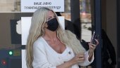 БЕЛА ОД ГЛАВЕ ДО ПЕТЕ: Необичан имиџ Јелене Карлеуше у Палати правде БЕЛА ОД ГЛАВЕ ДО ПЕТЕ: Необичан имиџ Јелене Карлеуше у Палати правде