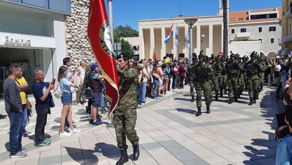 ПОРУКЕ МРЖЊЕ СА СПЛИТСКЕ РИВЕ: У Хрватској поново инцидент са Србима као главним метама ПОРУКЕ МРЖЊЕ СА СПЛИТСКЕ РИВЕ: У Хрватској поново инцидент са Србима као главним метама
