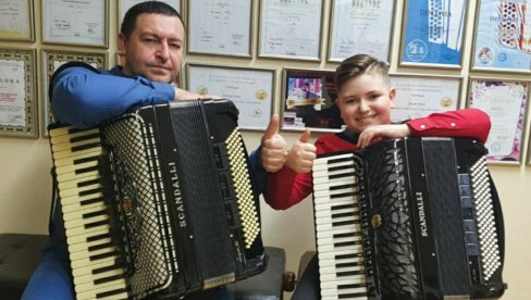 НОВИ УСПЕХ ВИРТУОЗА ИЗ БИЈЕЉИНЕ: Мали хармоникаш Ђорђе Перић освојио још један Гран-при НОВИ УСПЕХ ВИРТУОЗА ИЗ БИЈЕЉИНЕ: Мали хармоникаш Ђорђе Перић освојио још један Гран-при