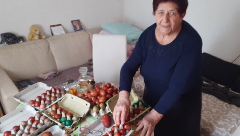 MARA OTKRIVA TAJNU ŠARANJA JAJA: Koristi posebnu tehniku po drevnom običaju (FOTO) MARA OTKRIVA TAJNU ŠARANJA JAJA: Koristi posebnu tehniku po drevnom običaju (FOTO)