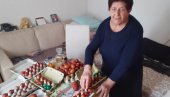MARA OTKRIVA TAJNU ŠARANJA JAJA: Koristi posebnu tehniku po drevnom običaju (FOTO) MARA OTKRIVA TAJNU ŠARANJA JAJA: Koristi posebnu tehniku po drevnom običaju (FOTO)
