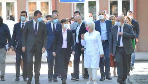 PREMIJERKA BRNABIĆ POSETILA GRADILIŠTE U KCV: Novi objekat biće jedan od simbola jake Srbije (FOTO) PREMIJERKA BRNABIĆ POSETILA GRADILIŠTE U KCV: Novi objekat biće jedan od simbola jake Srbije (FOTO)